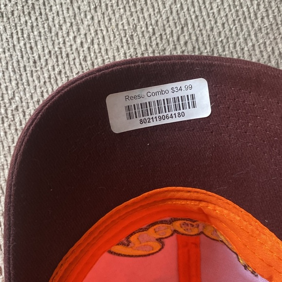 I am selling a Reesie‘s hat, size medium adults that is orange, brown, - Picture 3 of 5